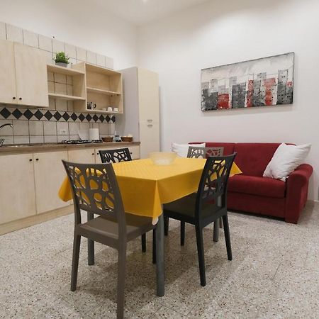 Bilocale Porta Napoli Apartment Brindisi Bagian luar foto