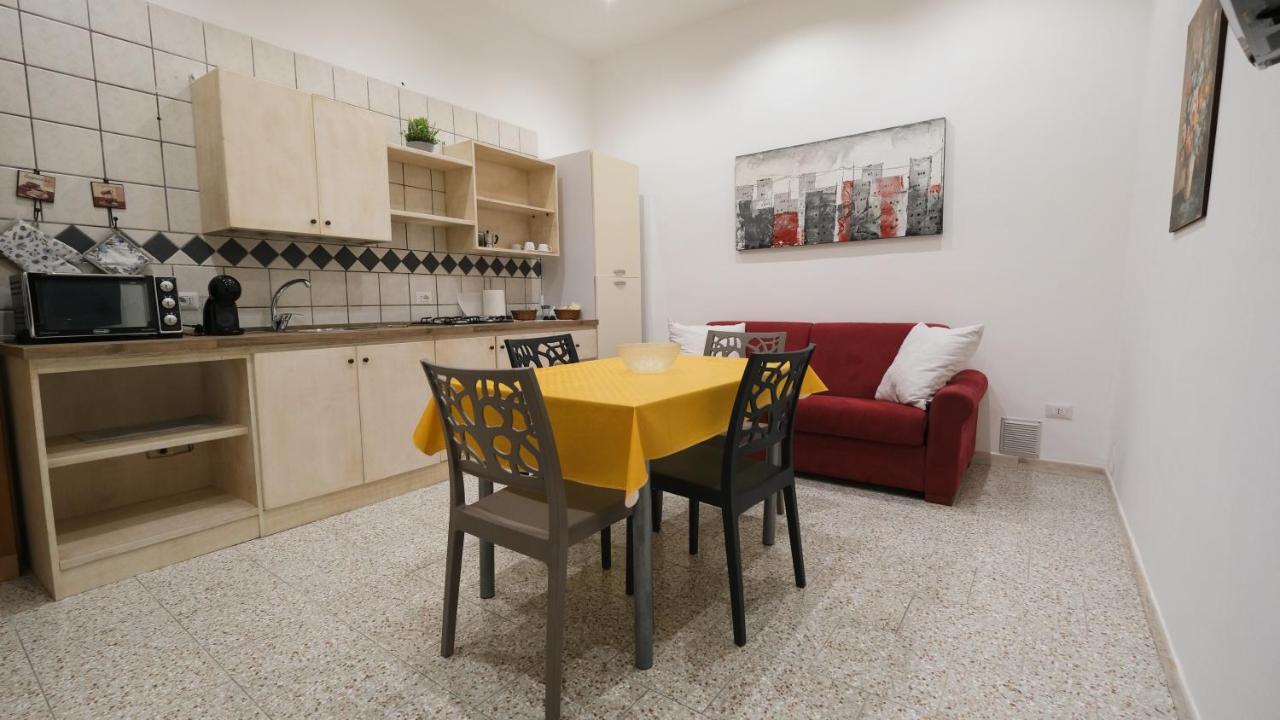 Bilocale Porta Napoli Apartment Brindisi Bagian luar foto
