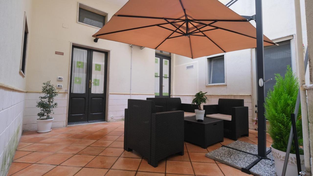 Bilocale Porta Napoli Apartment Brindisi Bagian luar foto