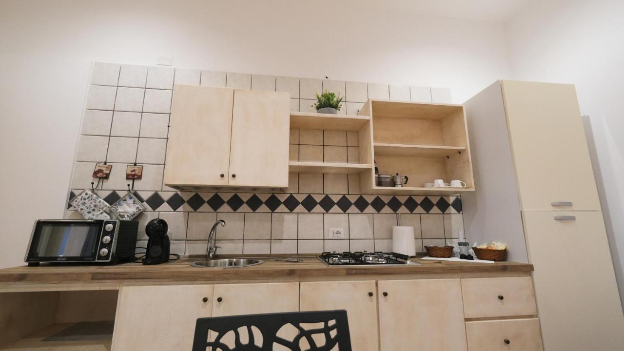Bilocale Porta Napoli Apartment Brindisi Bagian luar foto
