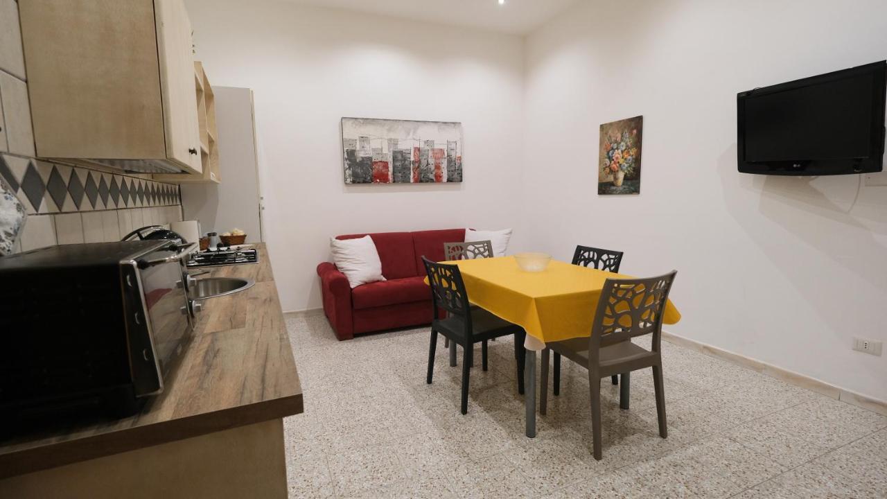 Bilocale Porta Napoli Apartment Brindisi Bagian luar foto
